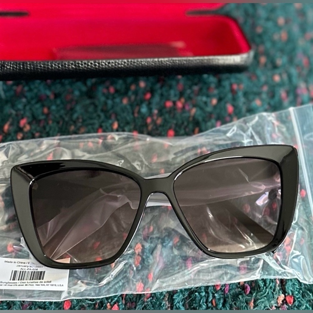 Oscar de la Renta Riley Beveled Cat Eye Sunglasses NWT